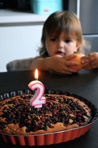 Salomé+devant+son+gâteau+2+ans