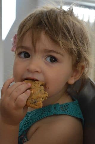 Salomé+mange+un+cookie