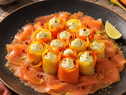 Roulés de carotte au fromage frais sur saumon fumé