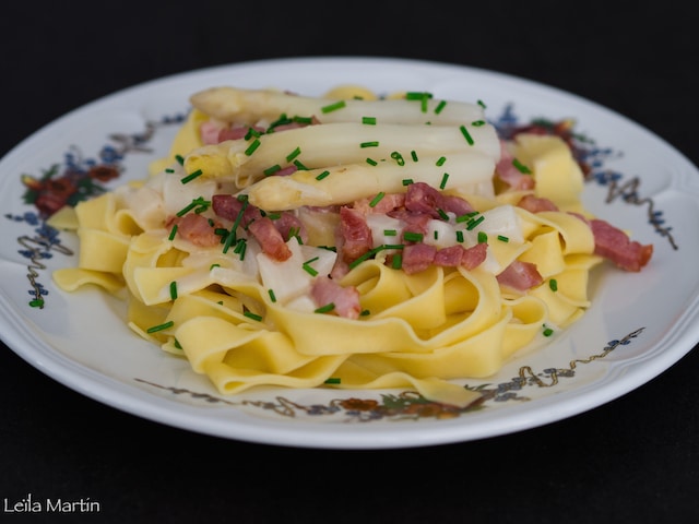 Tagliatelles aux asperges blanches et lardons