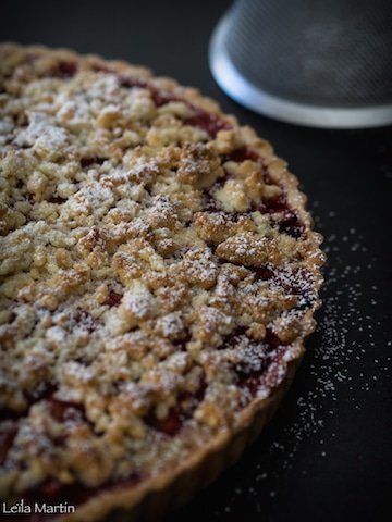 recette de tarte alsacienne à la rhubarbe et à la fraise avec streusel