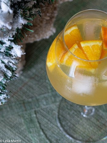 Recette de cocktail Spritz de Noël à la liqueur de pain d'épices, agrumes et Crémant d'Alsace
