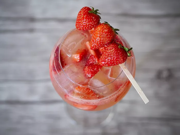 Cocktail à la fraise et au Crémant d’Alsace