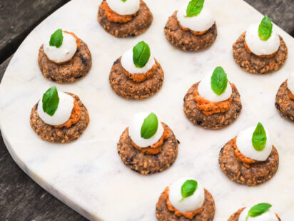 Recette de Bredele salés aux olives noires, pesto rosso et mozzarella