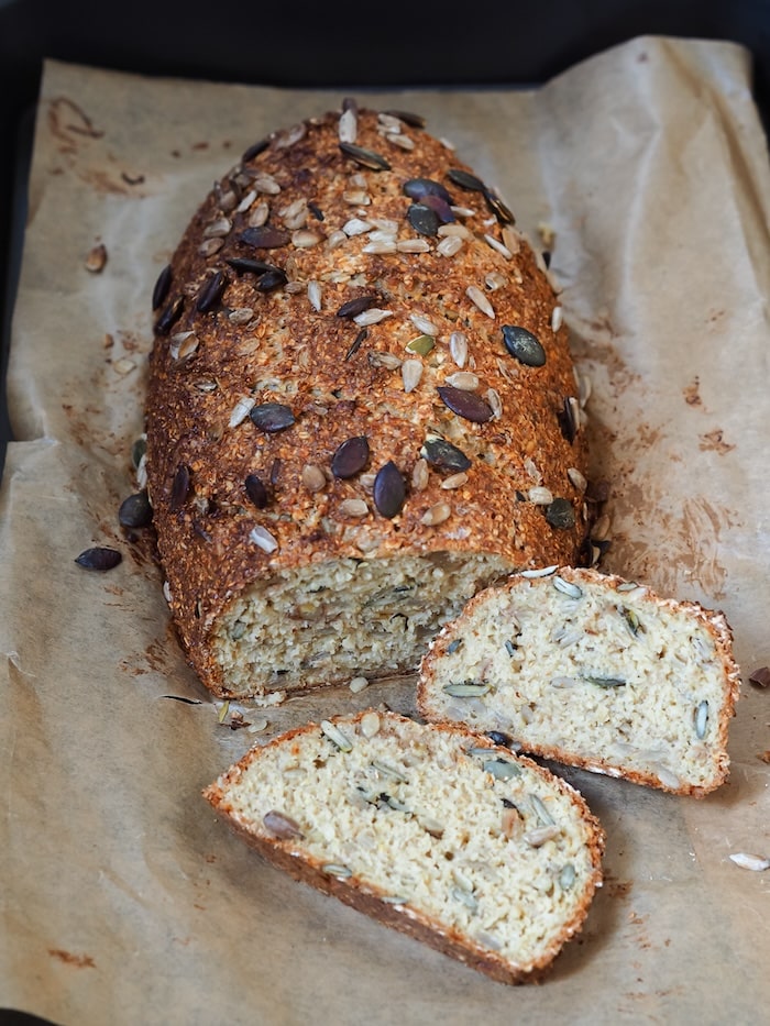 Tranche pain hyperprotéiné sans farine texture mie dense moelleuse riche protéines