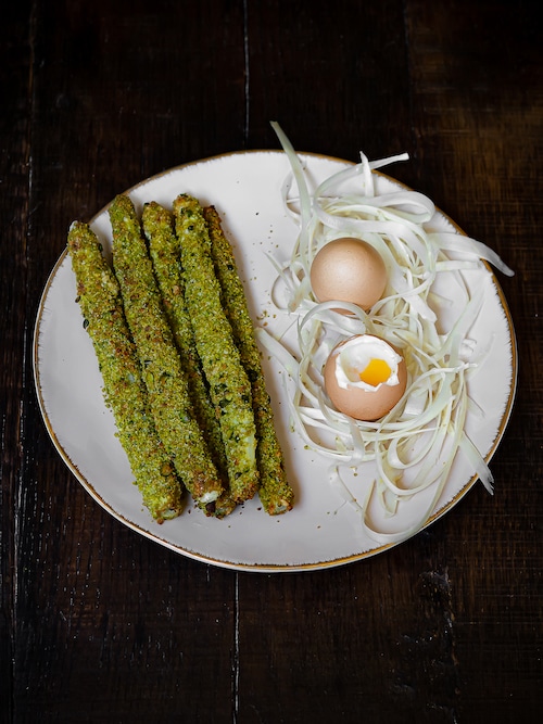 Recette d'asperges d'Alsace panées à la pistache et oeuf coque