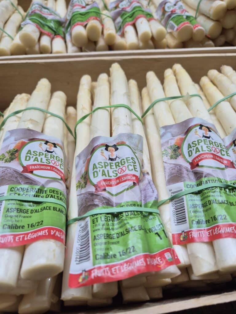 Bottes d’asperges blanches d’Alsace en cagette