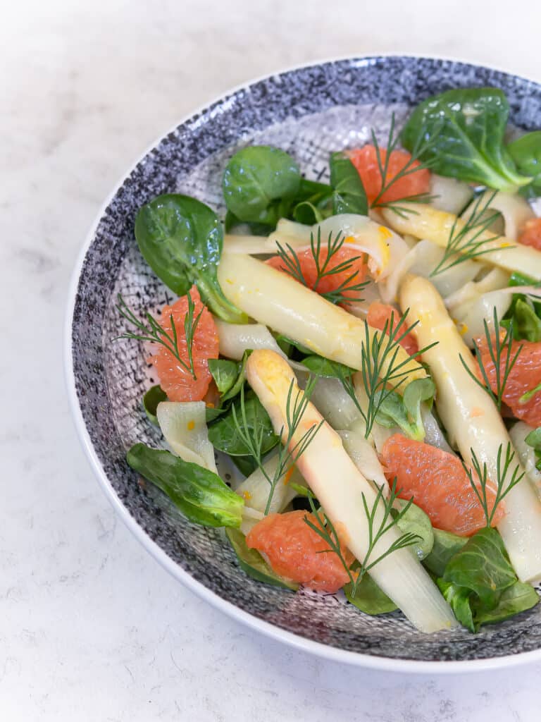 recette de salade d'asperges crues et cuites aux agrumes
