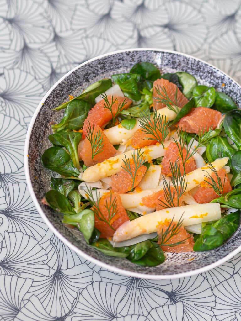 recette de salade d'asperges crues et cuites aux agrumes